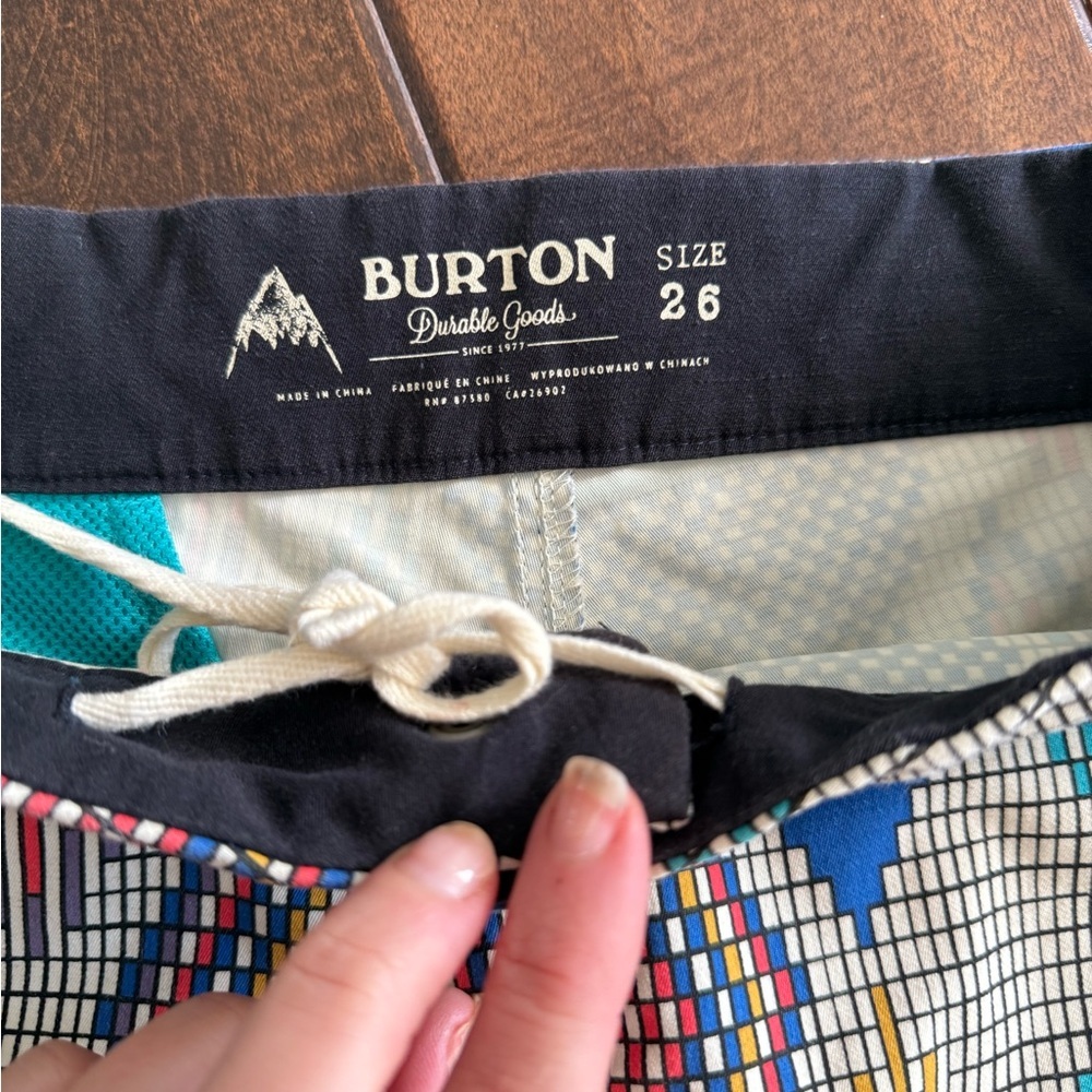 Burton Women’s Quick Dry Shorts size 26 - Picture 3 of 3
